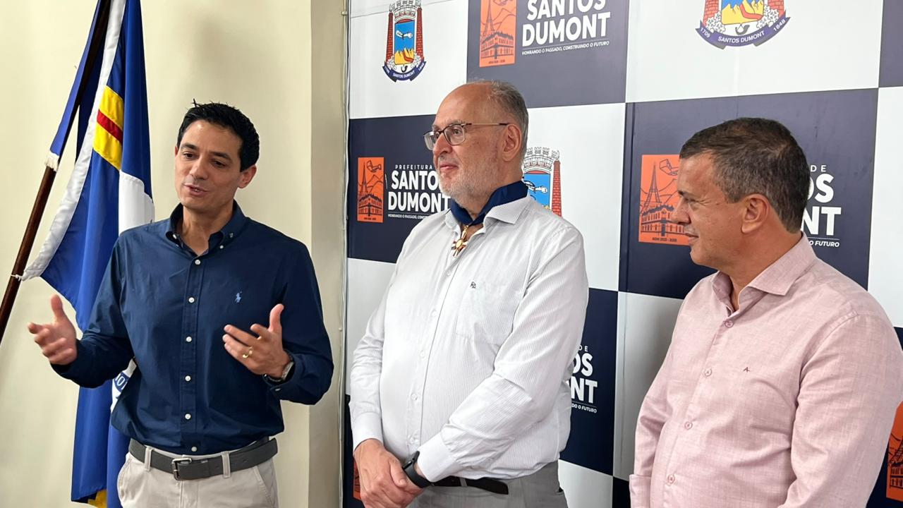 Deputado Roberto Andrade se reúne com Pacífico Júnior, recebe Comenda João Gomes e anuncia recurso para construção de creche no Quarto Depósito